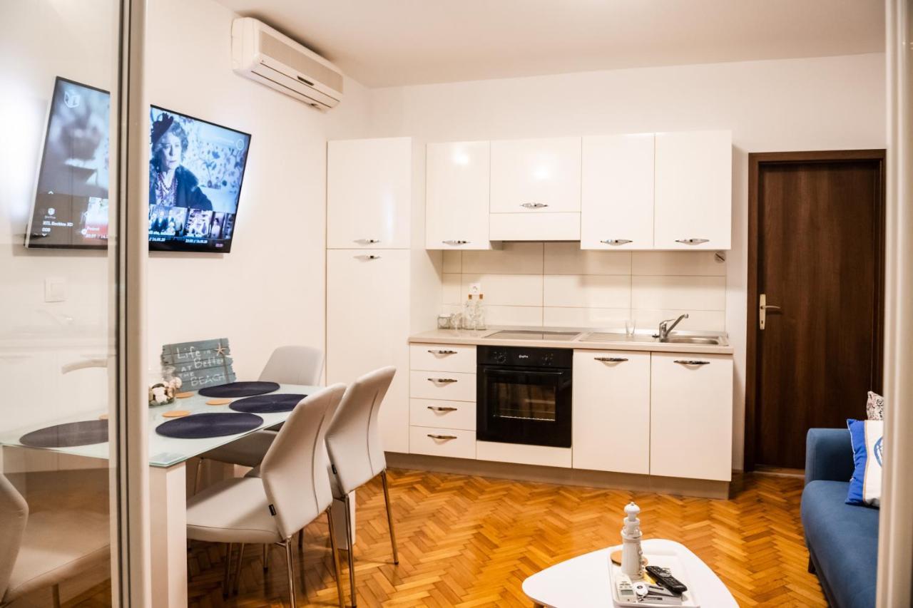Pebbles - With Jacuzzi Apartment *